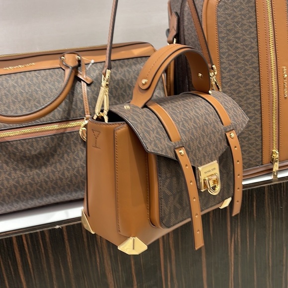 MICHAEL KORS MANHATTAN MEDIUM TOP HANDLE SCHOOL SATCHEL CROSSBODY BAG BROWN
NWT - Picture 6 of 16